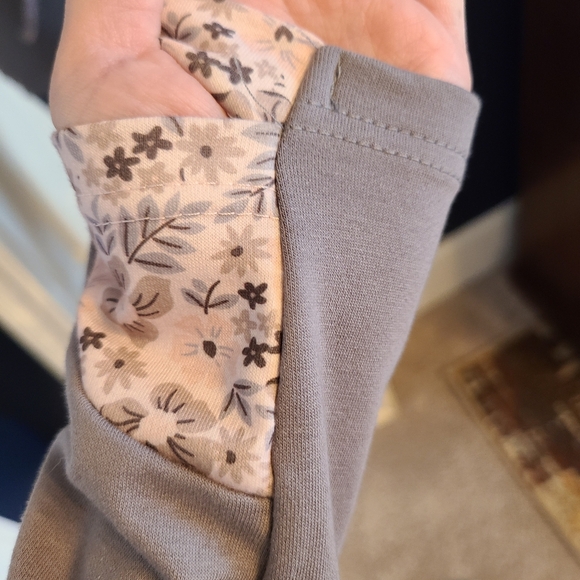 Pulse Boutique Gray Women's Hoodie with Floral Accents, Sz SM, New - Picture 4 of 9